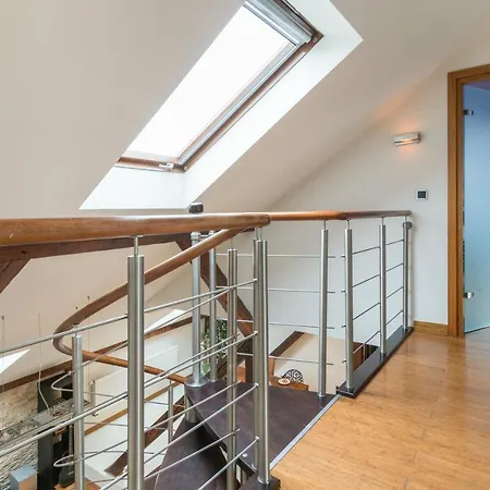 Magnificent Two-story Loft 크라쿠프